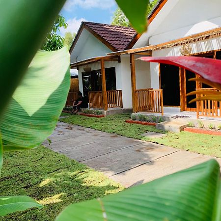 Anjani Larva Cottage - Homestay And Eatery Senaru Buitenkant foto